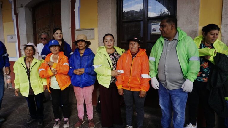 Apoyan migrantes a hormiguitas de Sombrerete