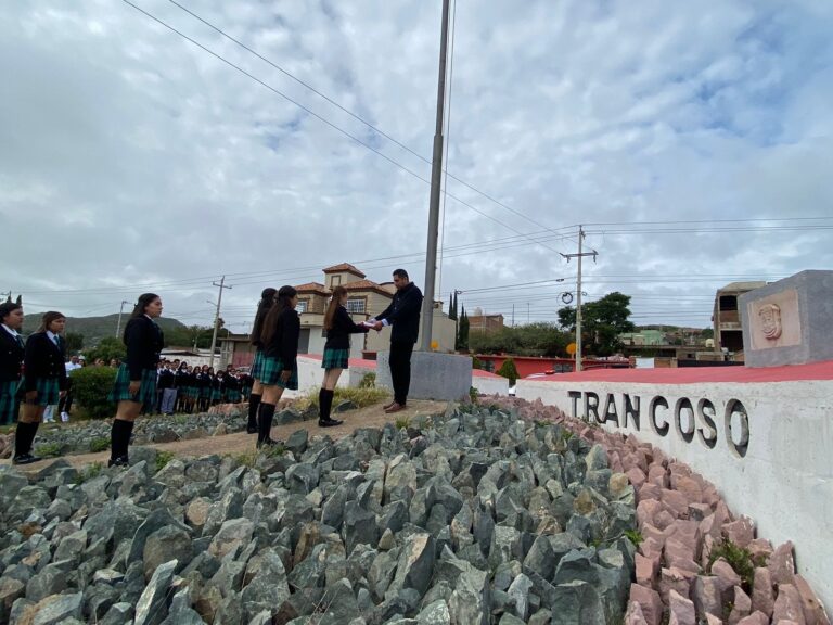 Realizan Honores a la Bandera en Trancoso