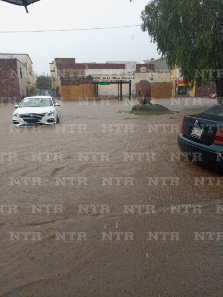 Registran encharcamientos, daños vehiculares y deslaves en Zacatecas