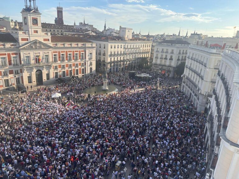 Se congregan casi mil venezolanos en Madrid