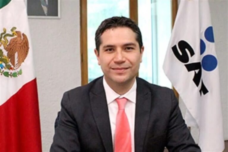 Se queda Antonio Martínez como titular del SAT