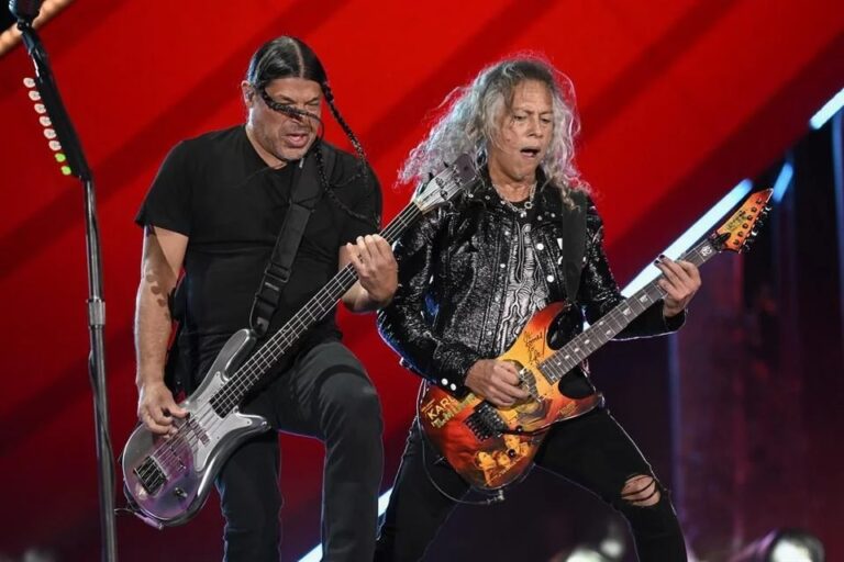 Sorprende Metallica a fans mexicanos con ‘La Negra Tomasa’ y ‘La Chona’