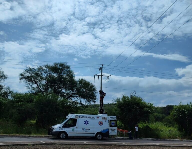 Sufre hombre descarga eléctrica en Momax