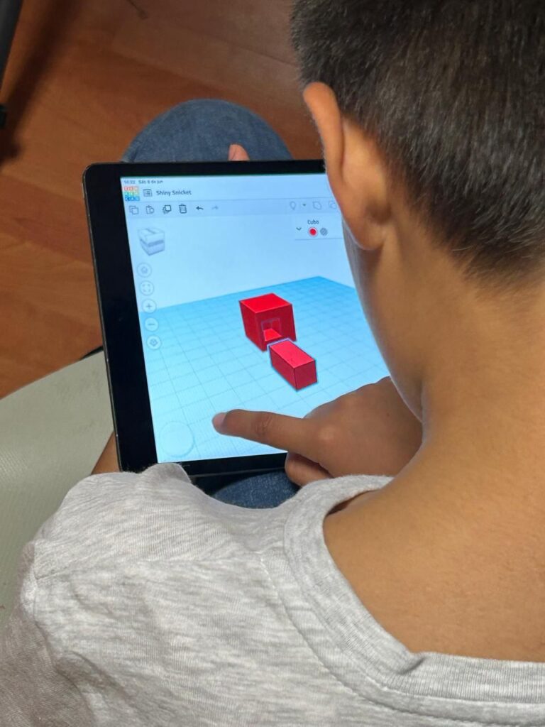 Peques participan en expo de esculturas 3D