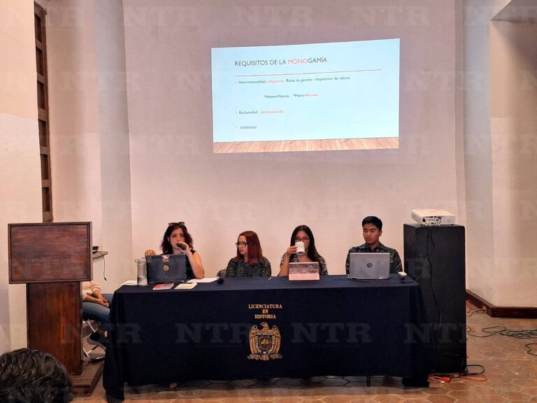 Imparten ponencias en Café Historiográfico