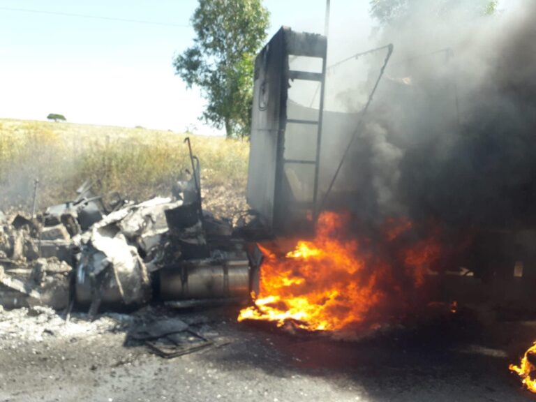 Se incendia tractocamión en Morelos