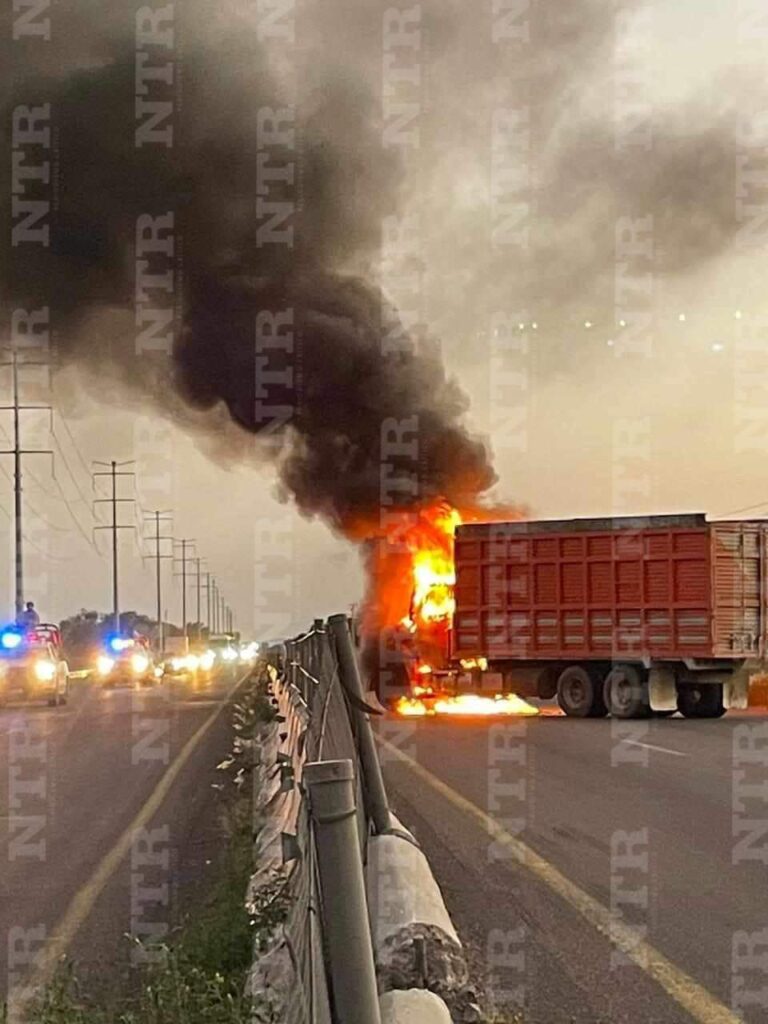 Reportan bloqueos en carretera de Aguascalientes