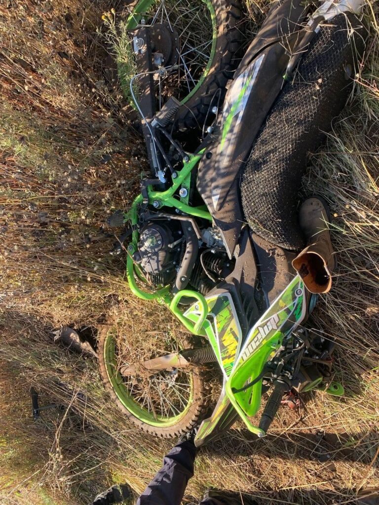Motociclista de 16 años es embestido por automóvil