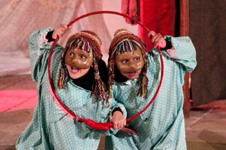 Comparten compañías teatrales sus procesos creativos