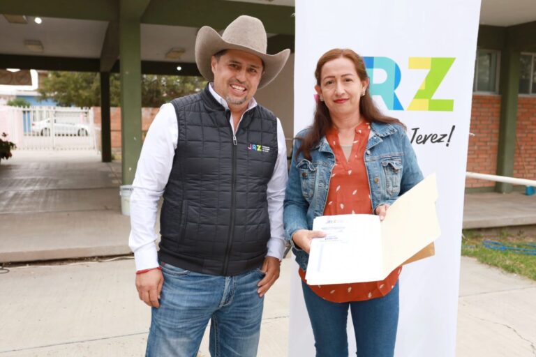 Entrega alcalde de Jerez apoyo para transporte escolar de CAM