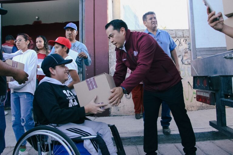 Entregan apoyos alimentarios en Guadalupe
