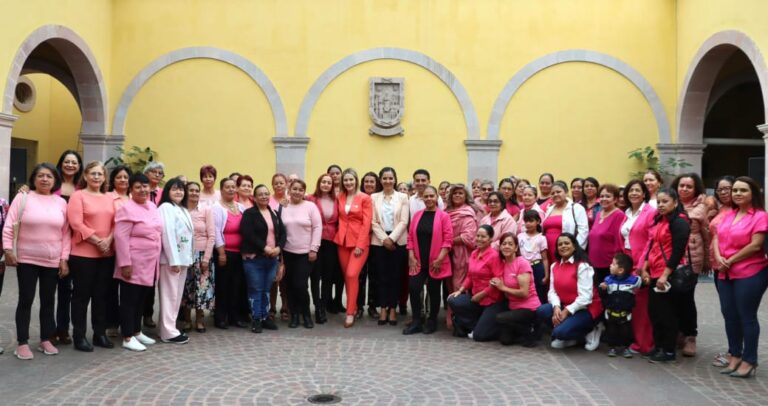 Imparten talleres para detectar cáncer de mama