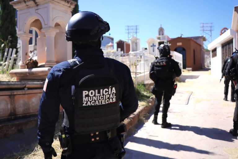 Intensifican seguridad por tianguis de Día de Muertos