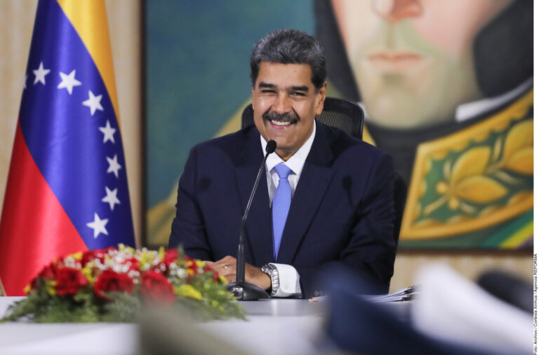 Pide Maduro a Trump que no se deje envenenar sobre Venezuela