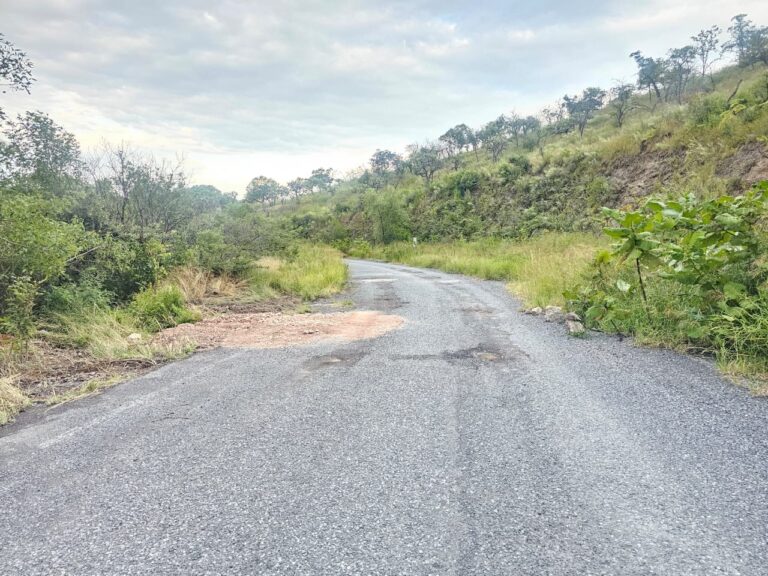 Prevén otro derrumbe en carretera de Apozol