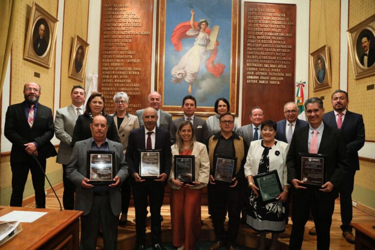 Reconocen a funcionarios judiciales jubilados