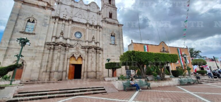 Recorren Feria Regional de Tepechitlán para recibir a paisanos