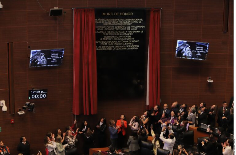 Rinden homenaje a promotoras del voto femenino en Senado