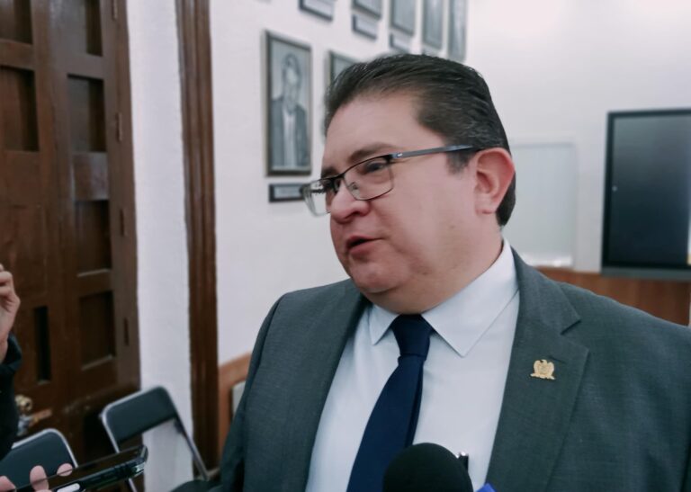 Continúa rector gestión de recursos para cierre de año