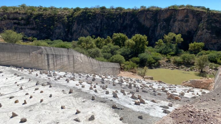 Rehabilita Conagua vertedor de la presa Moraleños