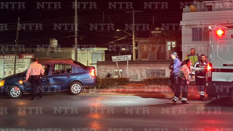 Registran accidente entre grúa y automóvil sobre vialidad Paseo del Mineral