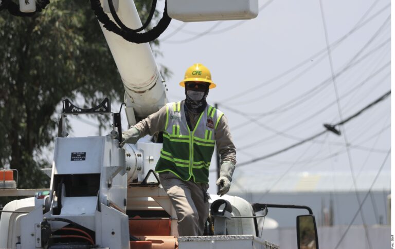 CFE deja a Miguel Auza sin luz ni respuestas