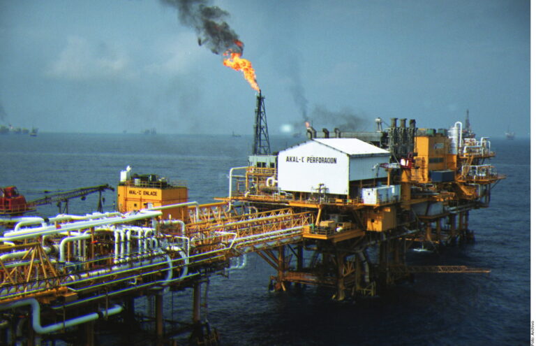 Afirman que Pemex dejó de facturar a proveedores