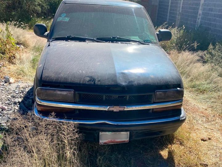 Aseguran camioneta con reporte de robo