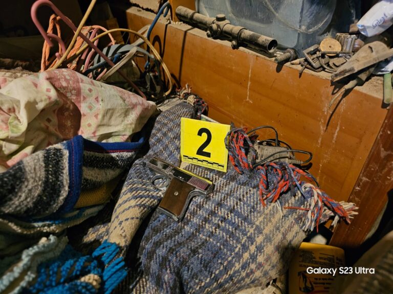 Catean casa en Mazapil y aseguran armas
