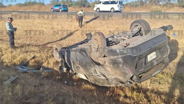 Registran un lesionado y daños materiales en accidente sobre libramiento de federal 45