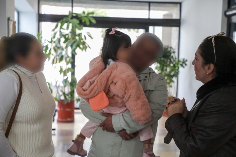 Familia zacatecana culmina trámite de adopción