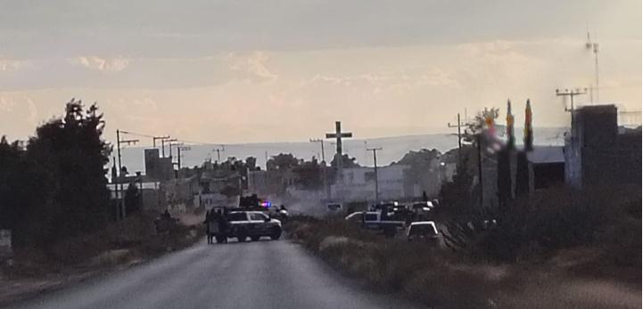 Incendian vehículos en la comunidad la victoria en Pinos