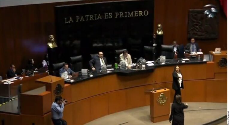 Lanza Lilly Téllez monedas a ex priista Cynthia López