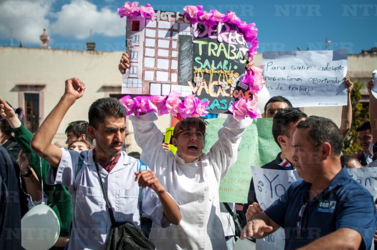 Marchan personas con discapacidad