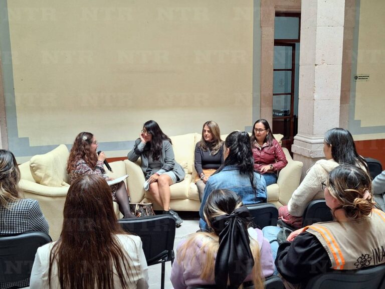 Enfrentan mujeres retos en campos profesionales