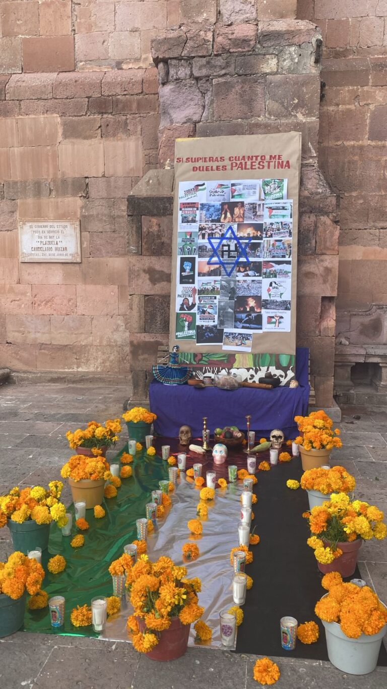 Protesta colectivo con calaveritas literarias
