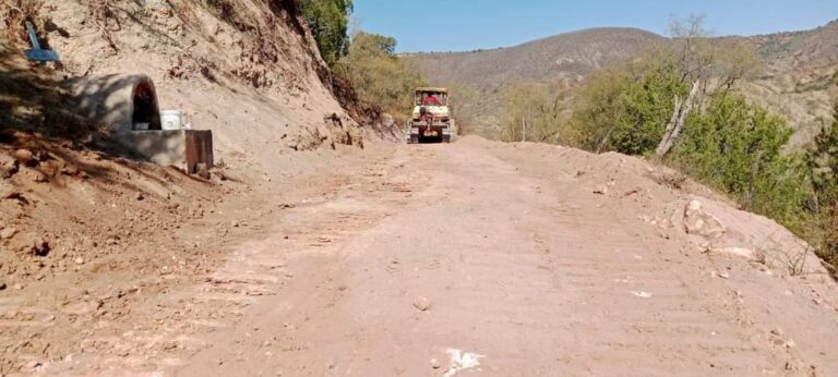 Reabren carretera luego de tres meses de deslave