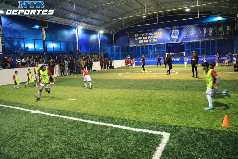 Reinauguran cancha Rikis