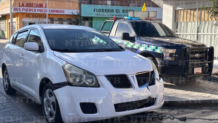 Se lesionan joven y menor en accidente sobre avenida Plateros