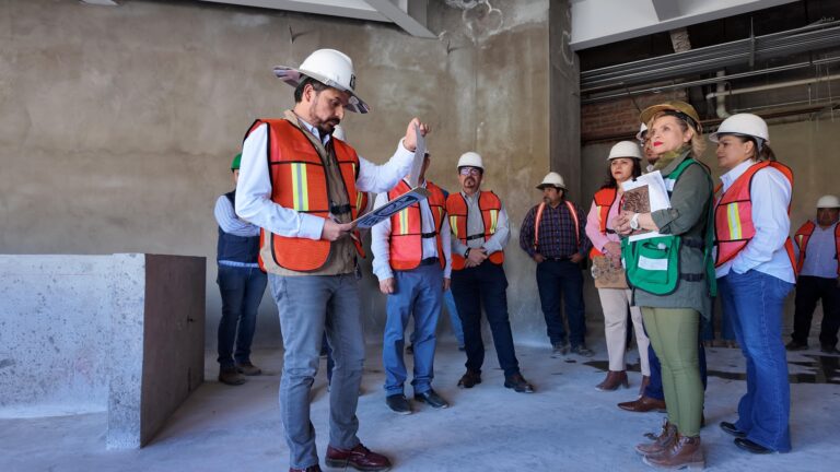 Supervisa Zoé Robledo avance de obras del Centro de Investigación en Biomedicina Molecular en Zacatecas