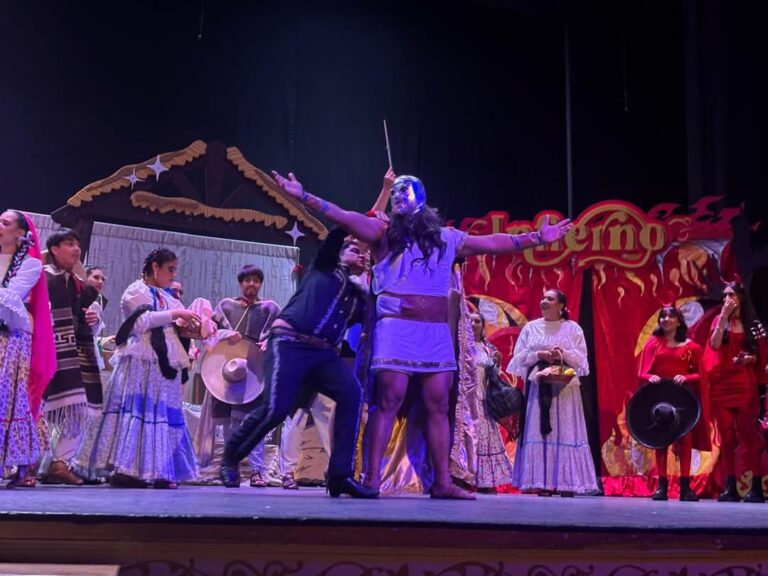 Presentan Camino a Belén Tiempos de Huelga