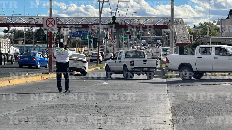 Chocan camioneta y automóvil sobre Paseo del Mineral