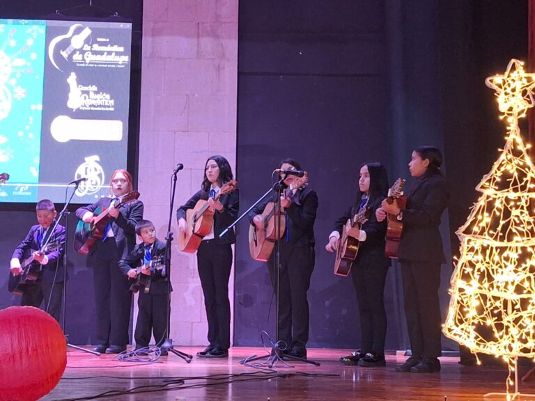 Arranca Festival Nacional Navideño de Rondallas