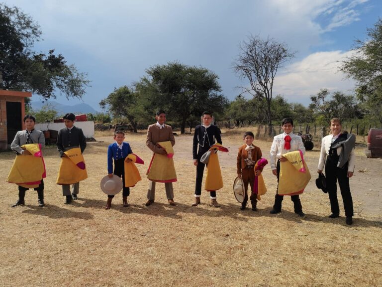 Celebran festejo taurino alumnos de Hilda Tenorio