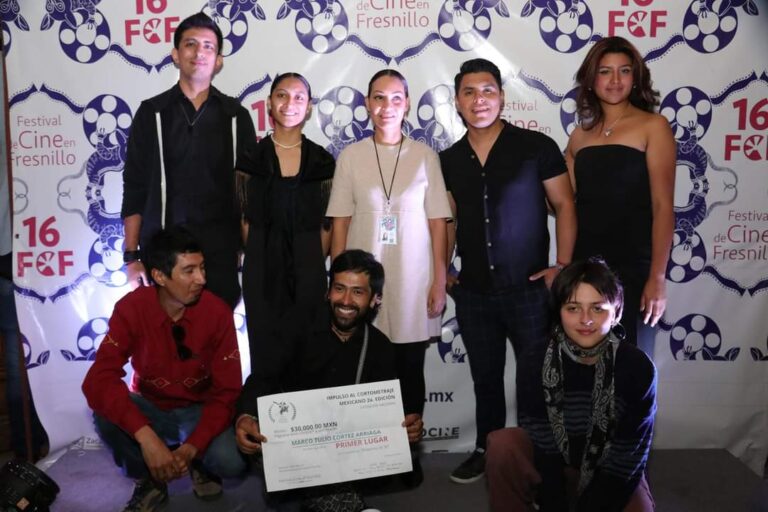 Cierran año con proyección del cortometraje Máquina 30-30
