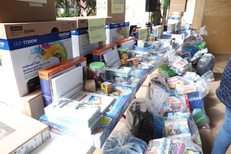 Dan materiales y tecnologías a 38 escuelas de educación especial