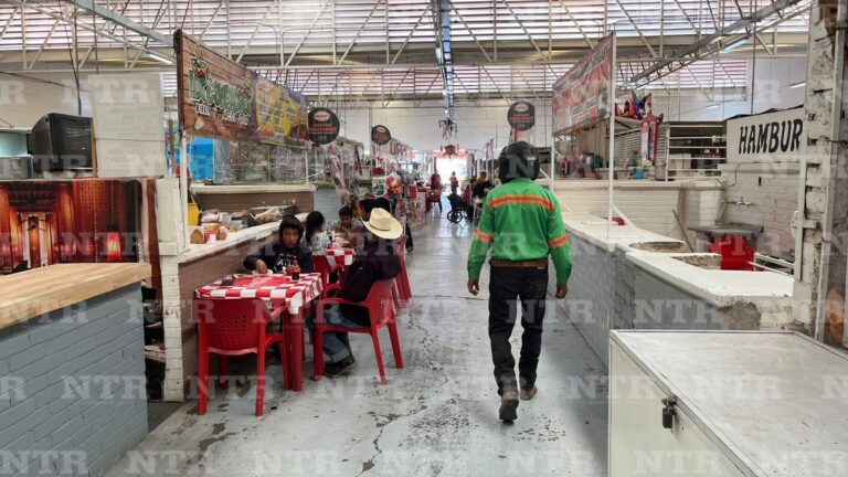 Cierran comerciantes por bajas ventas en el Mercado Poniente
