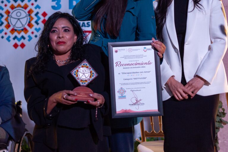 Entregan Reconocimiento Estatal a la Inclusión 2024