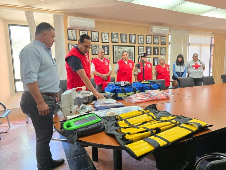 Equipan ambulancia de la Cruz Roja de Jalpa