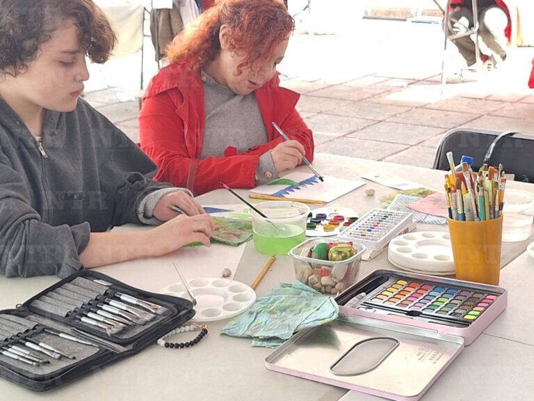 Inician artistas y artesanos Bazar Navideño